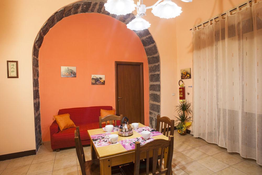 Siciliaetnamare Bed & Breakfast Рипосто Екстериор снимка