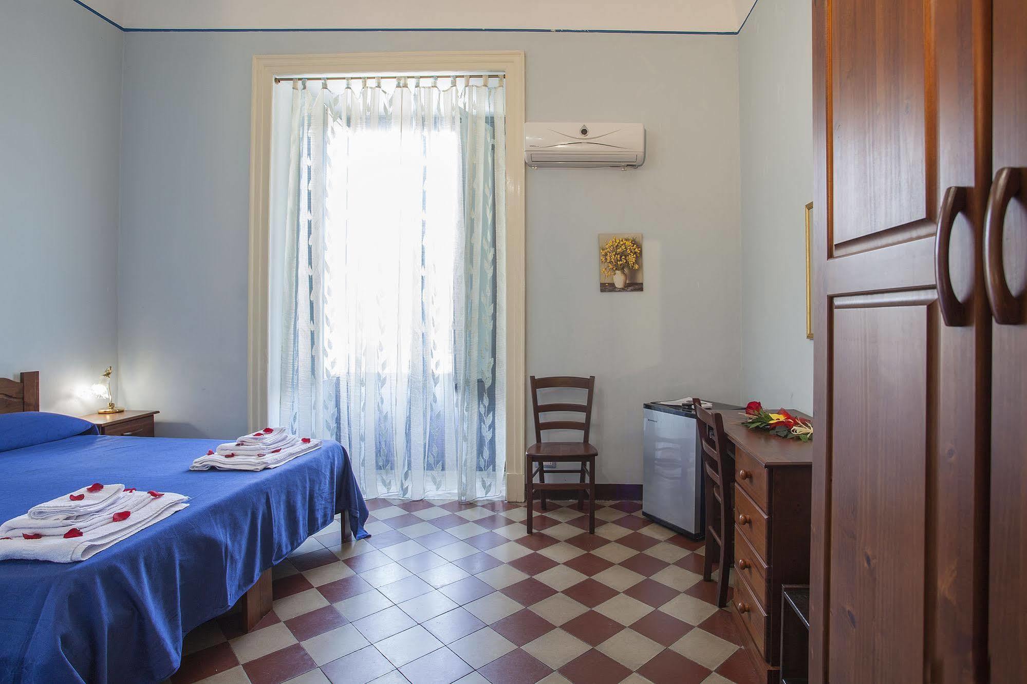 Siciliaetnamare Bed & Breakfast Рипосто Екстериор снимка