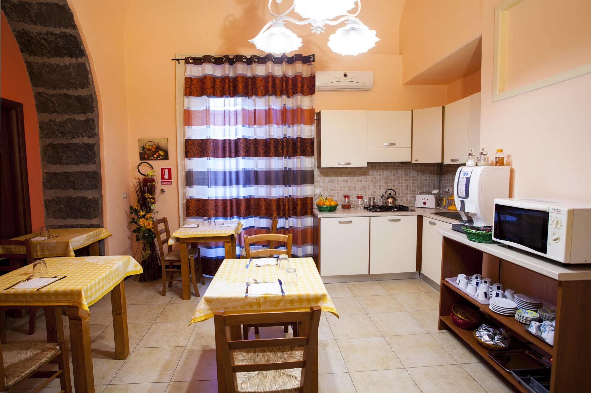 Siciliaetnamare Bed & Breakfast Рипосто Екстериор снимка